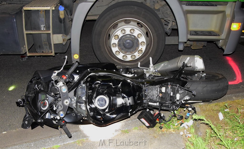 Schwerer Motorrad Unfall Feldkassel Robert Boschstr Edsel Fordstr P082.JPG - Miklos Laubert